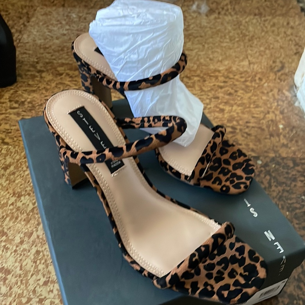 BNIB Steven by Steve Madden “Jersey Leopard” heeled sandal size 8
